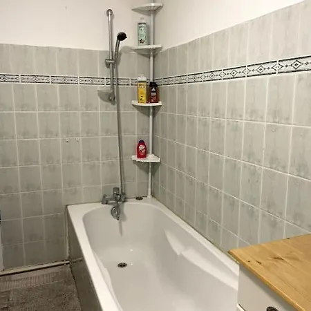 Pour 5 Voyageurs Apartment *
